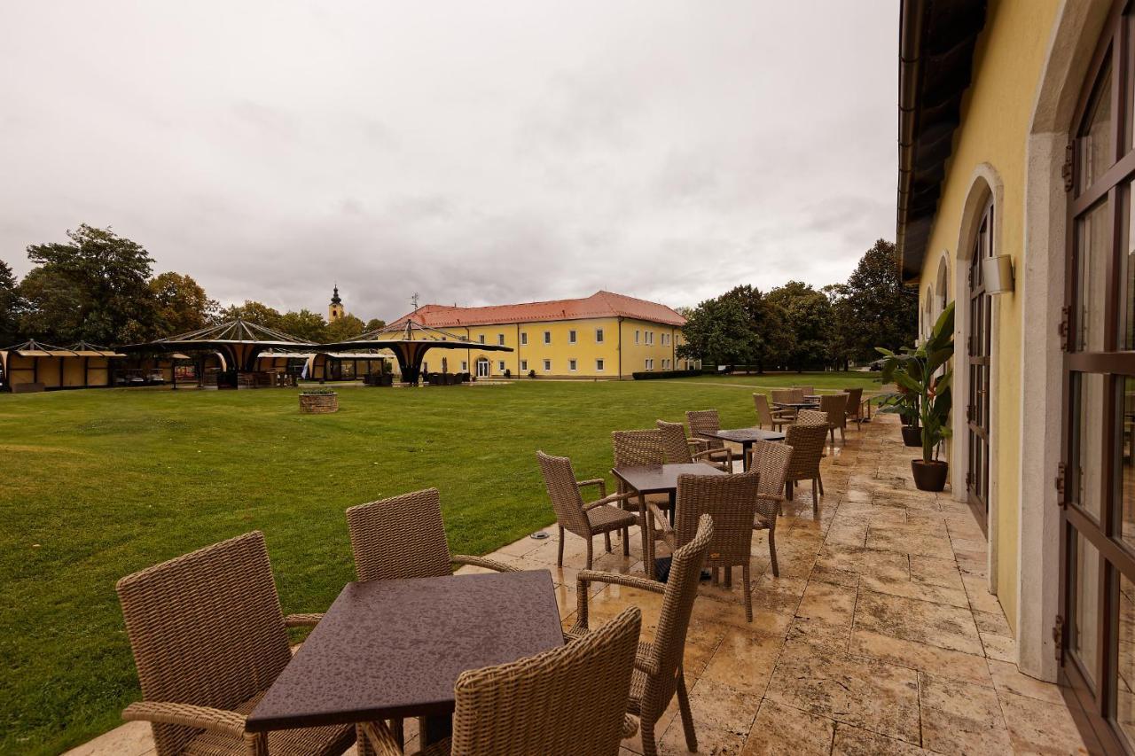 Klaudia'S Hotel & Restaurant At Golf Resort, Bac Samorin Exteriör bild