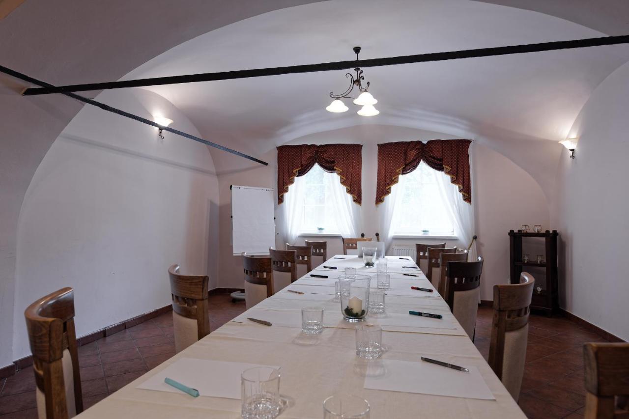 Klaudia'S Hotel & Restaurant At Golf Resort, Bac Samorin Exteriör bild