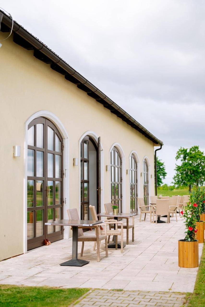 Klaudia'S Hotel & Restaurant At Golf Resort, Bac Samorin Exteriör bild